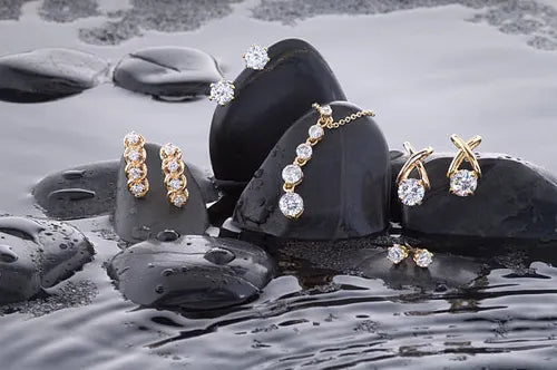 making-a-splash-with-gold-and-diamonds.webp